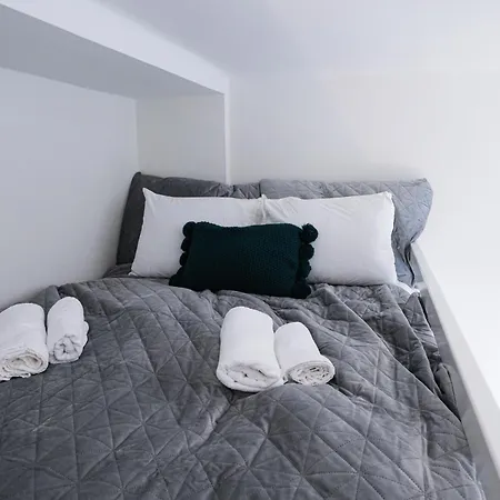 Apartment Cozy Near Holesovice Market *
