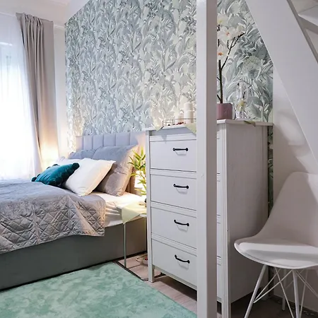 Apartment Cozy Near Holesovice Market