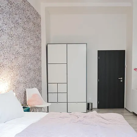 Apartment Cozy Near Holesovice Market
