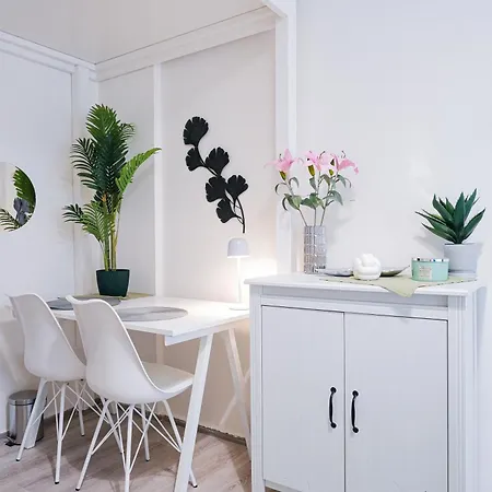 Cozy Near Holesovice Market 아파트 *