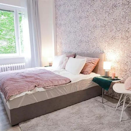 Daire Cozy Near Holesovice Market Prag